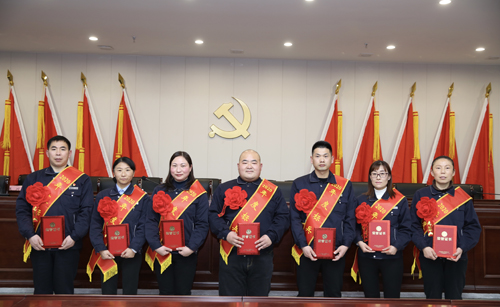 關(guān)于表彰2020年度先進集體、先進個人的決定