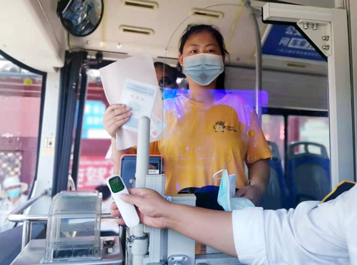 愛(ài)心助考，公交服務(wù)暖人心